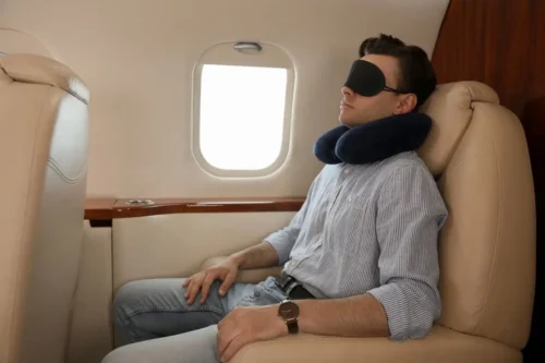 راهکارهایی جهت خواب راحت در هواپیما