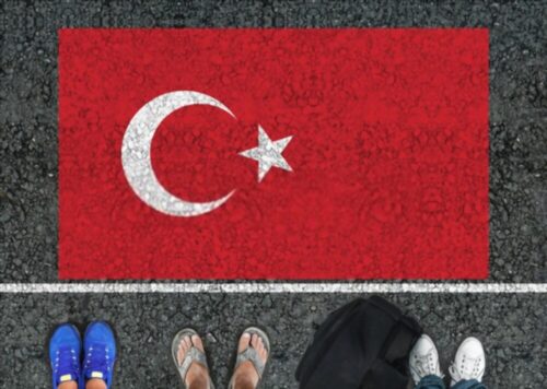 آیا کسانی که زیر سن قانونی اند می توانند به ترکیه مهاجرت کنند؟